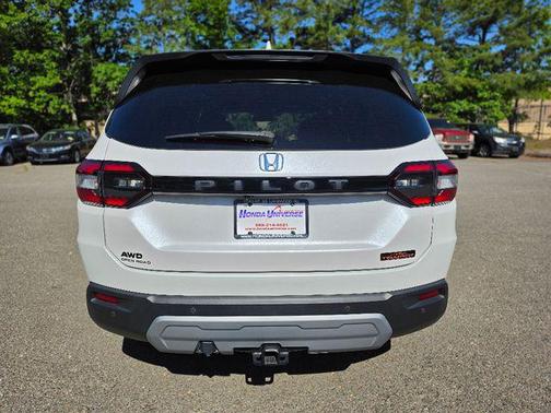 Platinum White Pearl 2023 Honda Pilot AWD TrailSport