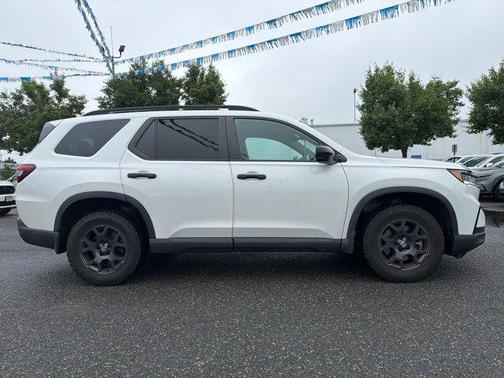 Platinum White Pearl 2023 Honda Pilot AWD TrailSport