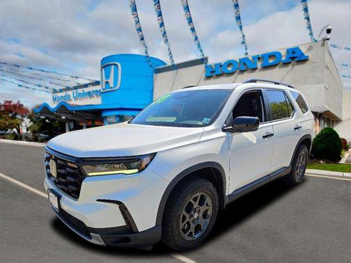 Platinum White Pearl 2023 Honda Pilot AWD TrailSport