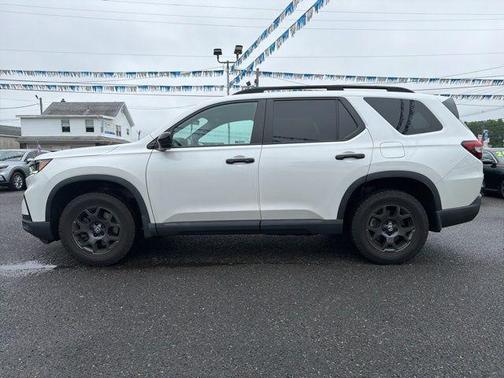 Platinum White Pearl 2023 Honda Pilot AWD TrailSport