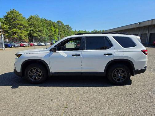 Platinum White Pearl 2023 Honda Pilot AWD TrailSport