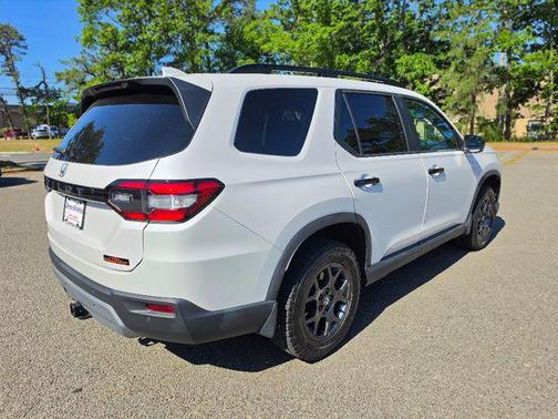 Platinum White Pearl 2023 Honda Pilot AWD TrailSport