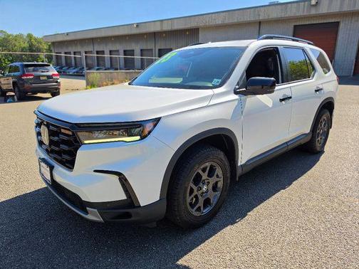 Platinum White Pearl 2023 Honda Pilot AWD TrailSport