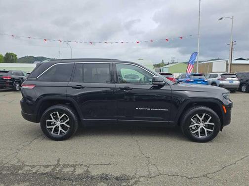 Diamond Black 2024 Jeep Grand Cherokee Limited