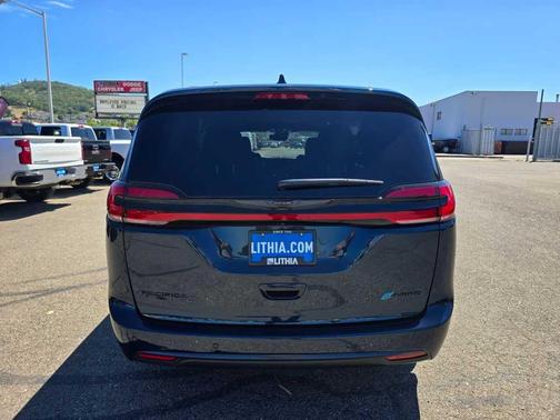 2025 Chrysler Pacifica Hybrid Select