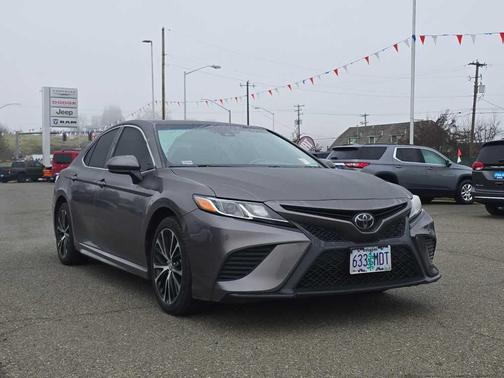 2020 Toyota Camry SE