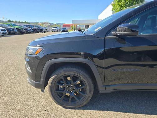 Diamond Black 2025 Jeep Compass Latitude