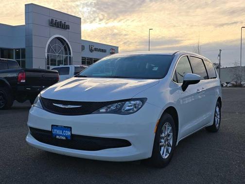 2023 Chrysler Voyager LX