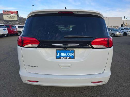 2023 Chrysler Voyager LX