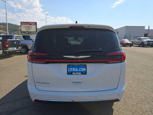 2024 Chrysler Pacifica Touring-L