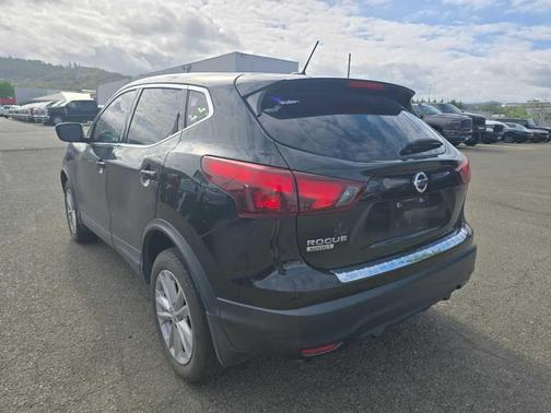 Magnetic Black 2018 Nissan Rogue Sport S