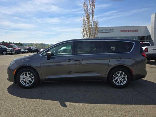 2022 Chrysler Voyager LX