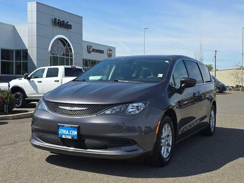 2022 Chrysler Voyager LX