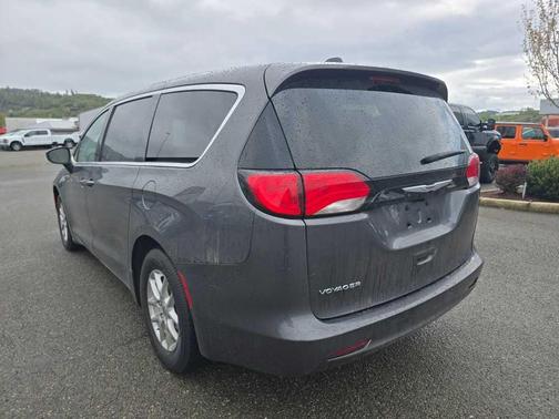 Granite Crystal Clearcoat Metallic 2022 Chrysler Voyager LX