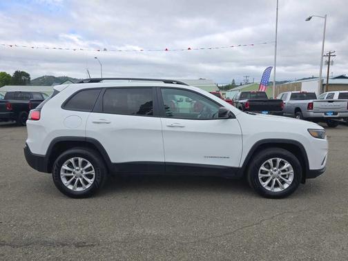 Bright White Clearcoat 2022 Jeep Cherokee Latitude Lux
