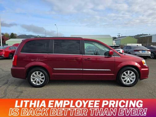 2016 Chrysler Town & Country Touring