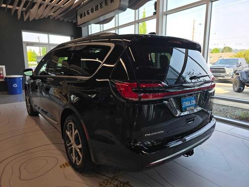 2026 Chrysler Pacifica Pinnacle