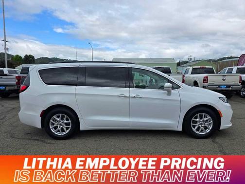 2022 Chrysler Pacifica Touring-L