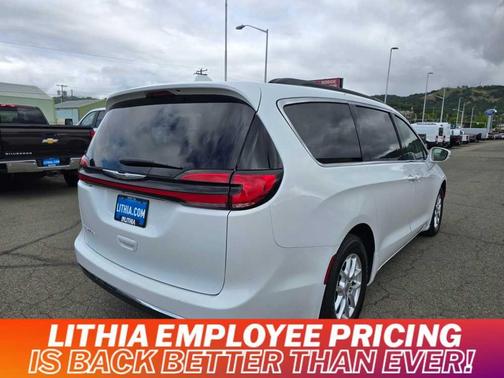 2022 Chrysler Pacifica Touring-L