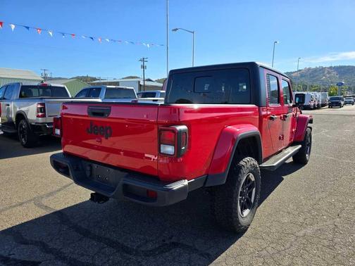 2022 Jeep Gladiator Sport