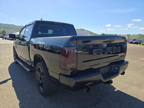 Brilliant Black Crystal Pearlcoat 2019 RAM 1500 Classic Tradesman