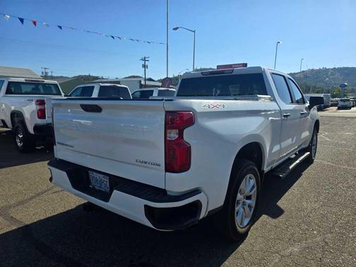2022 Chevrolet Silverado 1500 Custom
