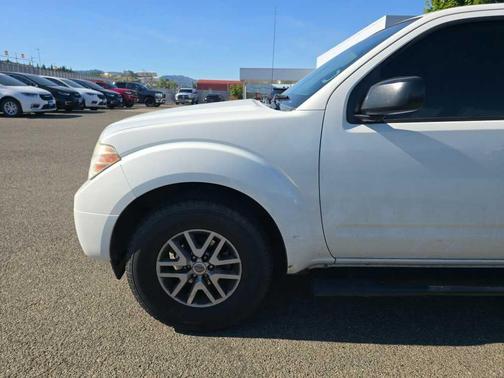 Glacier White 2016 Nissan Frontier SV