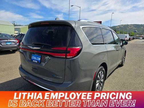 2021 Chrysler Pacifica Hybrid Touring L