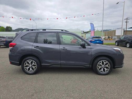 Magnetite Gray Metallic 2022 Subaru Forester Premium