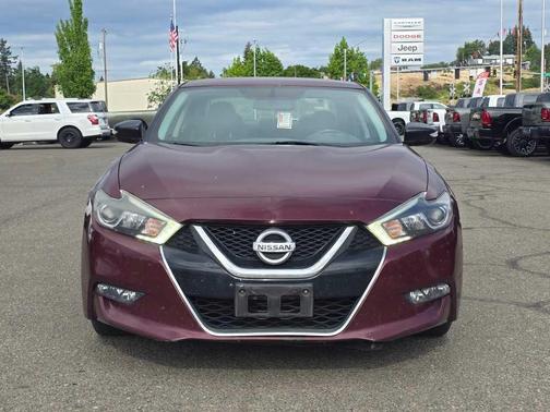 Red 2018 Nissan Maxima 3.5 SV