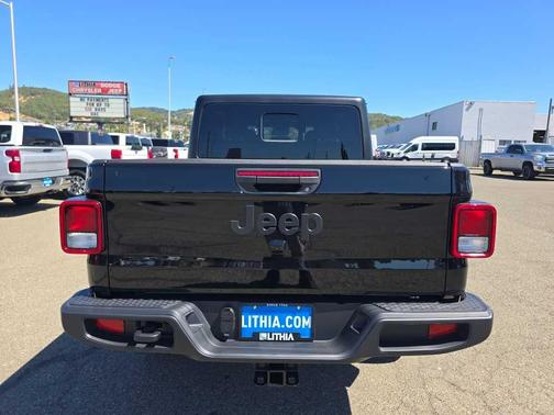 2025 Jeep Gladiator Sport