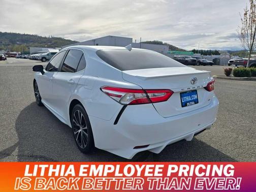 2020 Toyota Camry SE