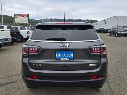 2022 Jeep Compass Latitude Lux