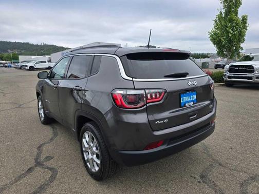 2022 Jeep Compass Latitude Lux
