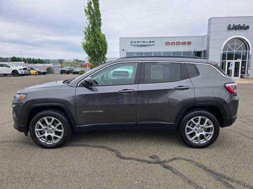2022 Jeep Compass Latitude Lux
