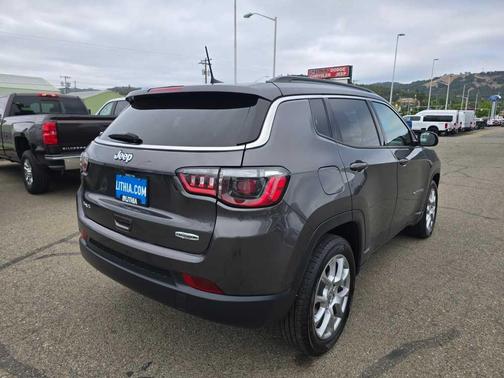 2022 Jeep Compass Latitude Lux