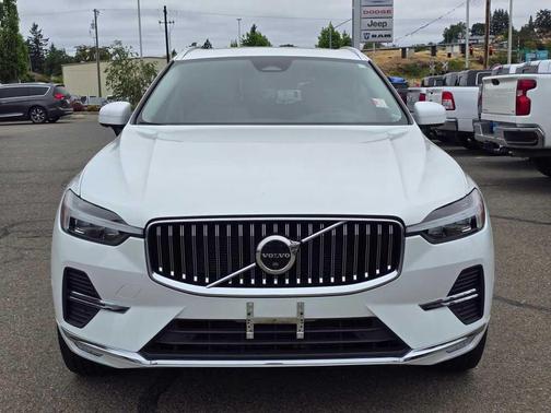 2023 Volvo XC60 B5 Plus Bright Theme