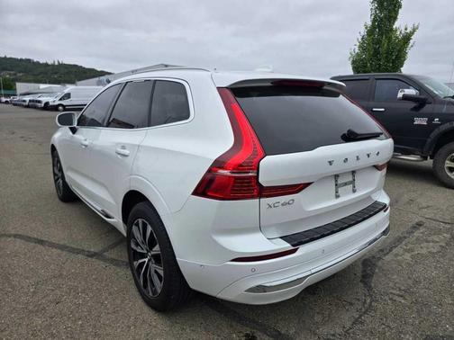 2023 Volvo XC60 B5 Plus Bright Theme