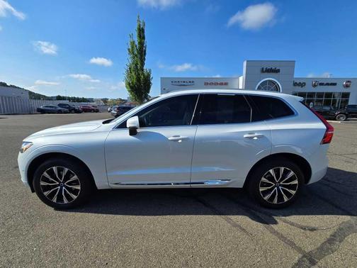 2023 Volvo XC60 B5 Plus Bright Theme