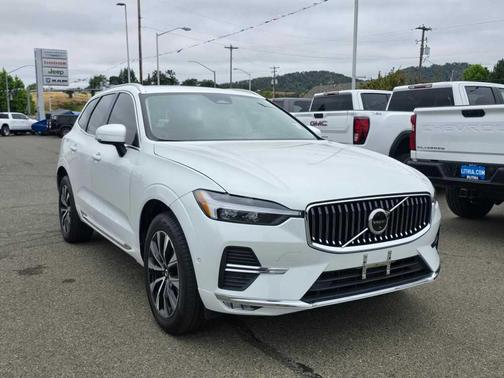 2023 Volvo XC60 B5 Plus Bright Theme