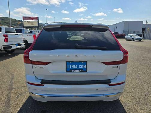 2023 Volvo XC60 B5 Plus Bright Theme