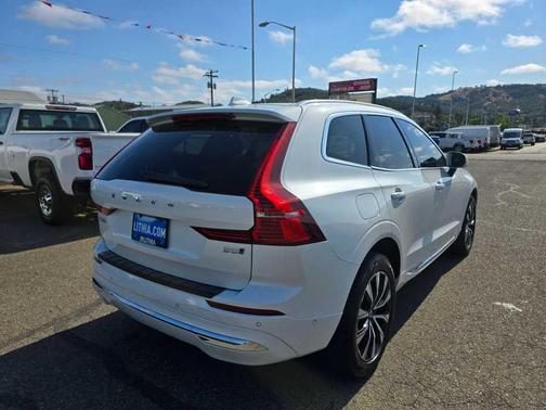 2023 Volvo XC60 B5 Plus Bright Theme