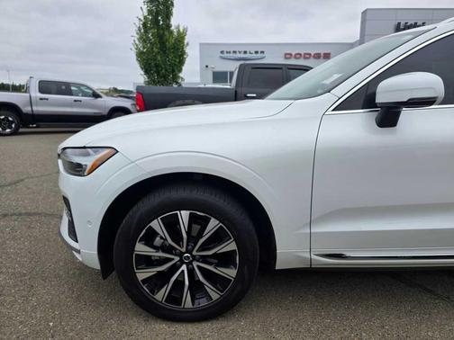 2023 Volvo XC60 B5 Plus Bright Theme