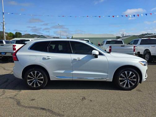 2023 Volvo XC60 B5 Plus Bright Theme