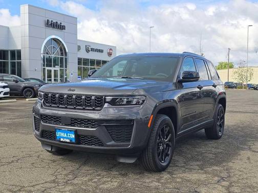 Metallic 2026 Jeep Grand Cherokee Laredo