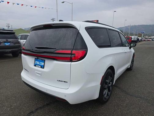 2026 Chrysler Pacifica Limited