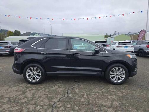 2023 Ford Edge Titanium