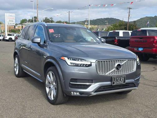 Gray Metallic 2018 Volvo XC90 T6 Inscription