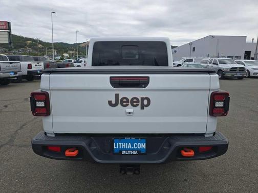 Bright White Clearcoat 2020 Jeep Gladiator Mojave