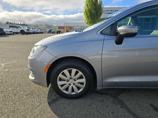 2021 Chrysler Voyager L